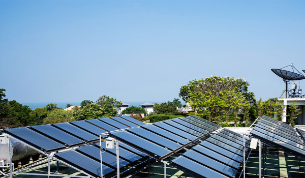 Solare Termico: Come Funziona e Come Integrarlo con la Batteria Termica per Massimizzare l’Efficienza